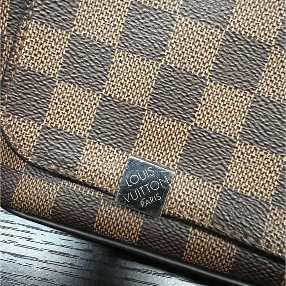 *SOLD* Louis Vuitton Vintage Messenger Designer Shoulder Bag - Picture 2 of 5